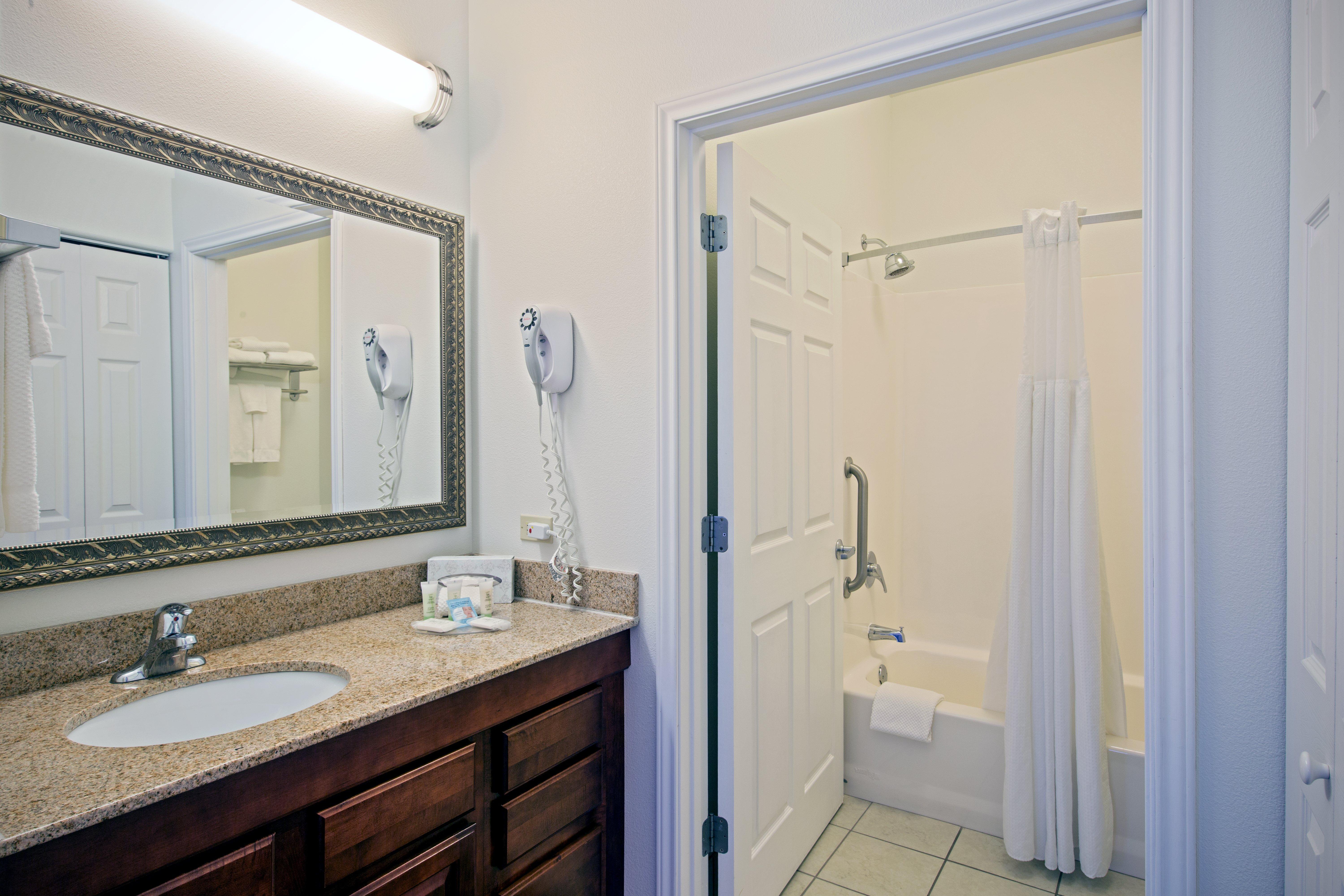 Staybridge Suites Rockford By Ihg Εξωτερικό φωτογραφία