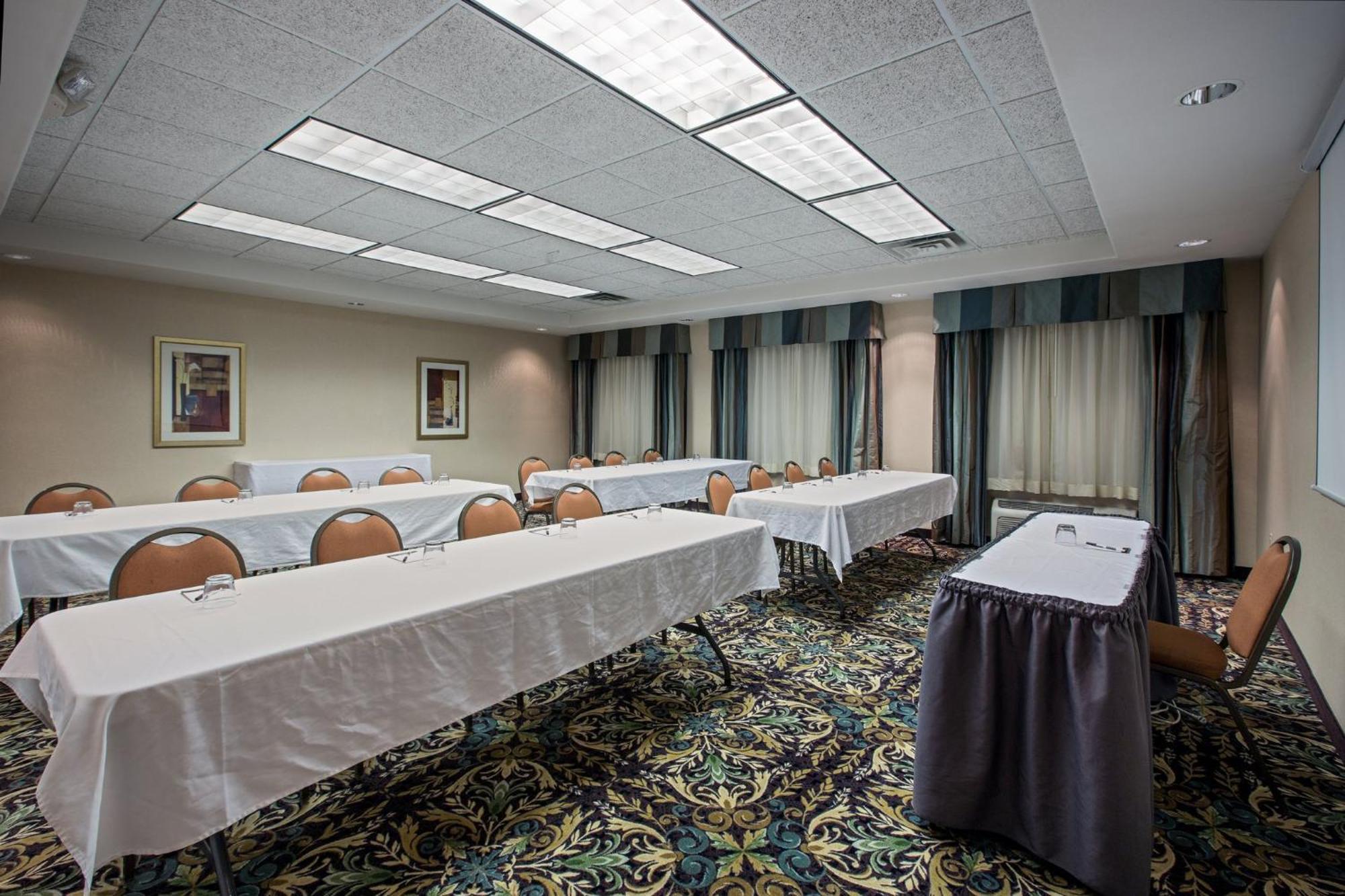Staybridge Suites Rockford By Ihg Εξωτερικό φωτογραφία