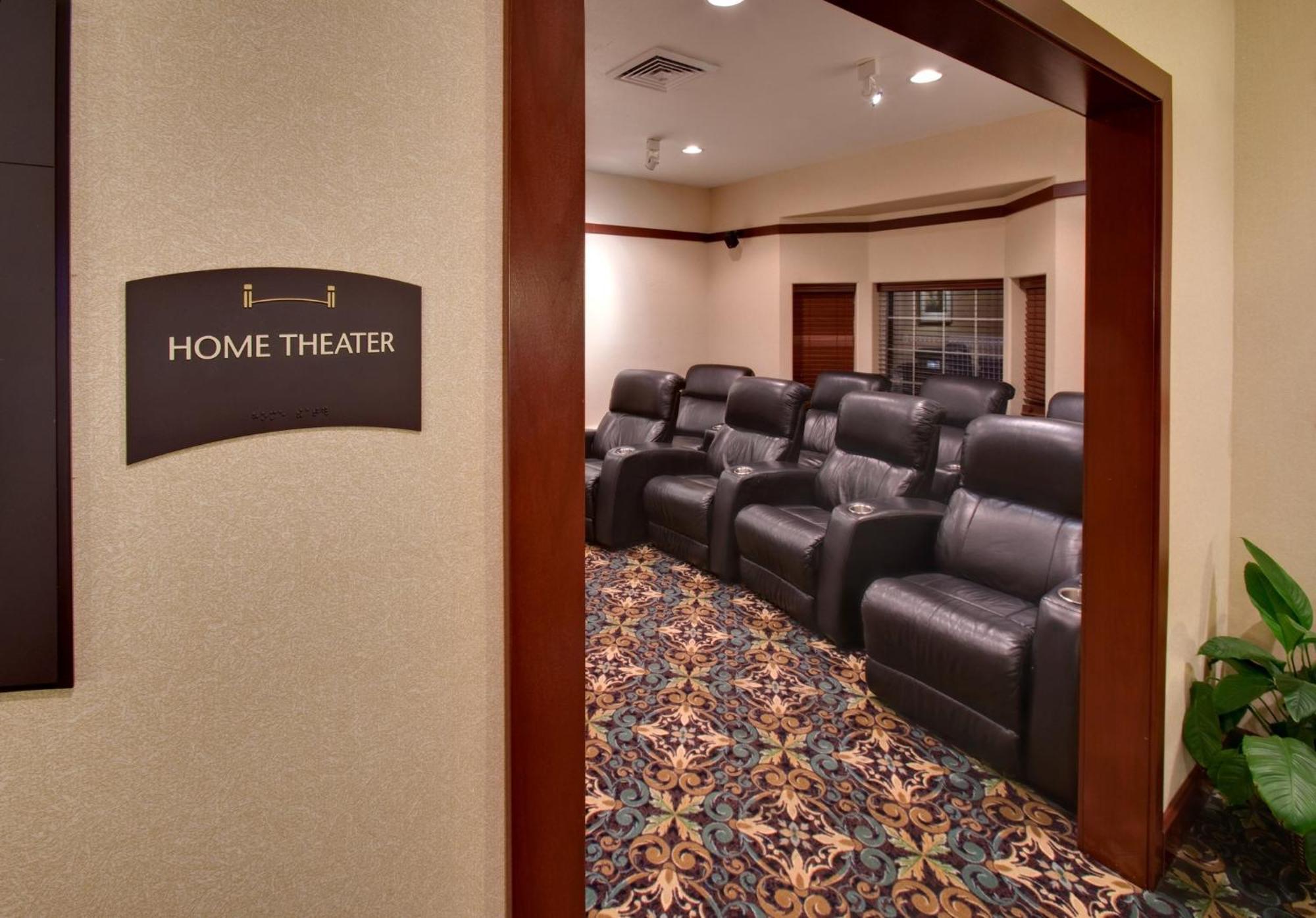 Staybridge Suites Rockford By Ihg Εξωτερικό φωτογραφία
