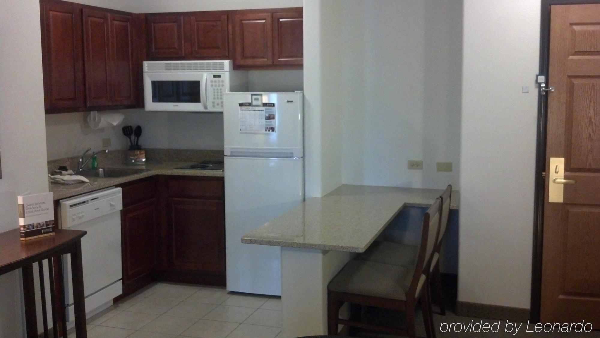 Staybridge Suites Rockford By Ihg Δωμάτιο φωτογραφία