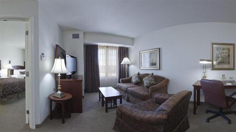 Staybridge Suites Rockford By Ihg Εξωτερικό φωτογραφία