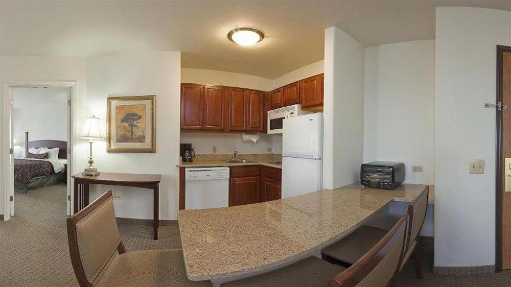 Staybridge Suites Rockford By Ihg Εξωτερικό φωτογραφία
